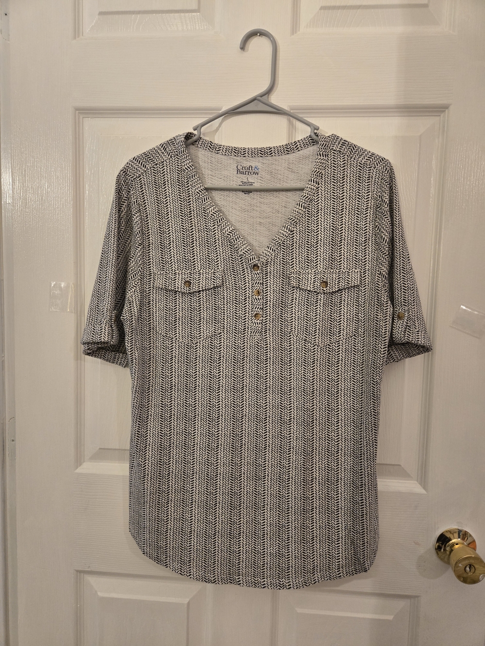 croft & barrow Black and White Patterned V-Neck Henley Shirt